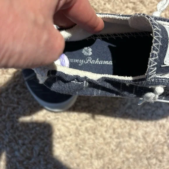 Tommy Bahama tennis shoes. - Picture 3 of 4